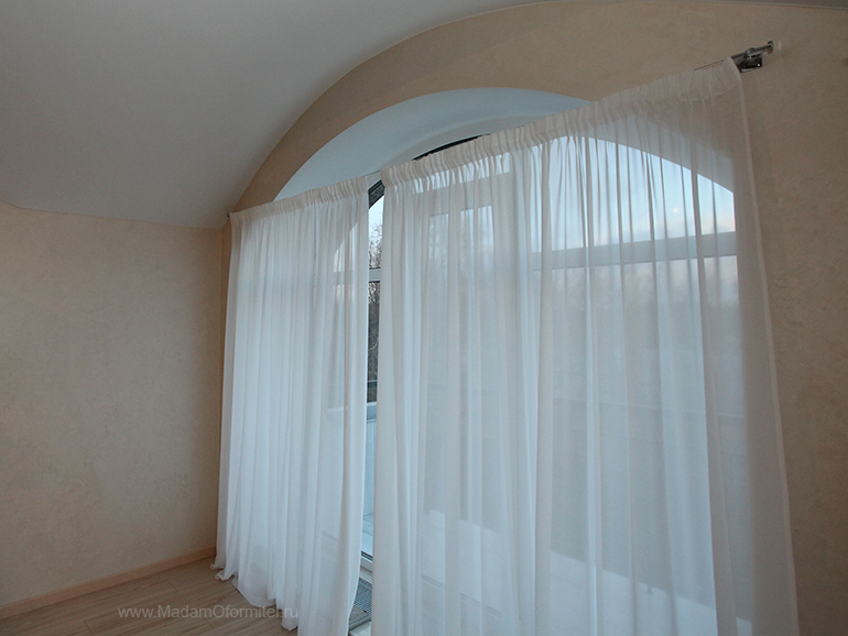 шторы на окно с аркой, шторы в гостиной, шторы от Мадам Оформитель, пошив штор на заказ в СПб