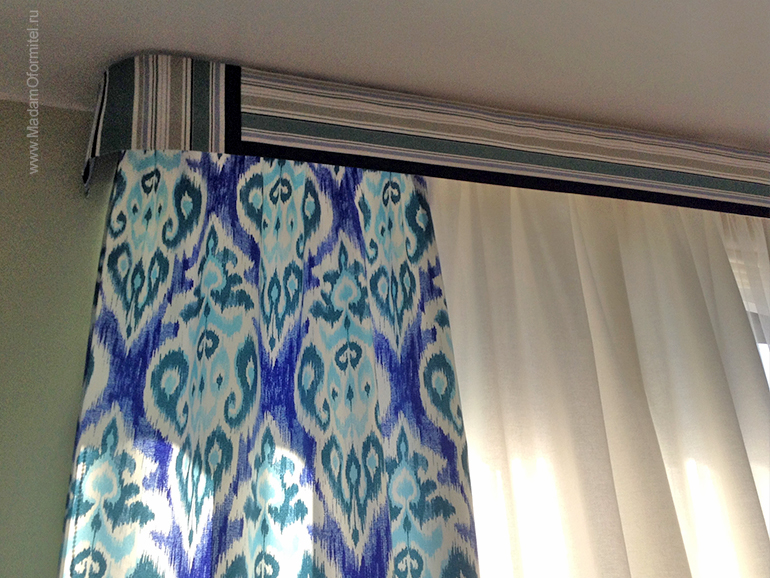 хлопковые шторы, икат, шторы от Мадам Оформитель, пошив штор на заказ в СПб, шторы в гостиной, совмещенной с кухней